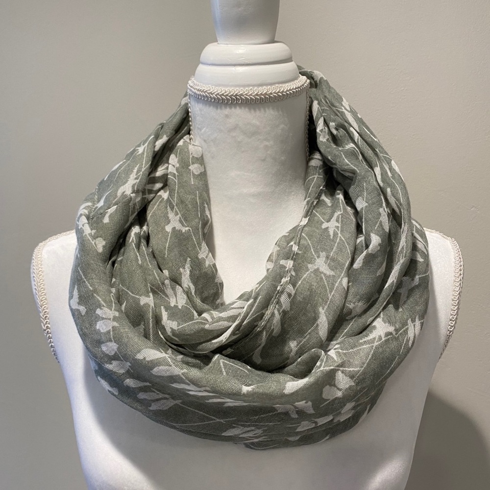 🕊Infiniti Scarf with Birds